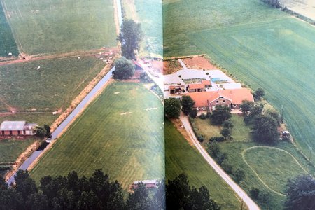 Так выглядела ферма в Хуммело, когда ее в 1982-м за три копейки выкупил Пит Удольф, чтобы устроить дело мечты – питомник многолетников.